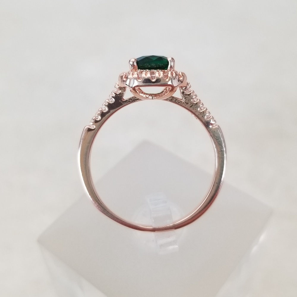 18k Emerald Ring - Picture 5 of 8